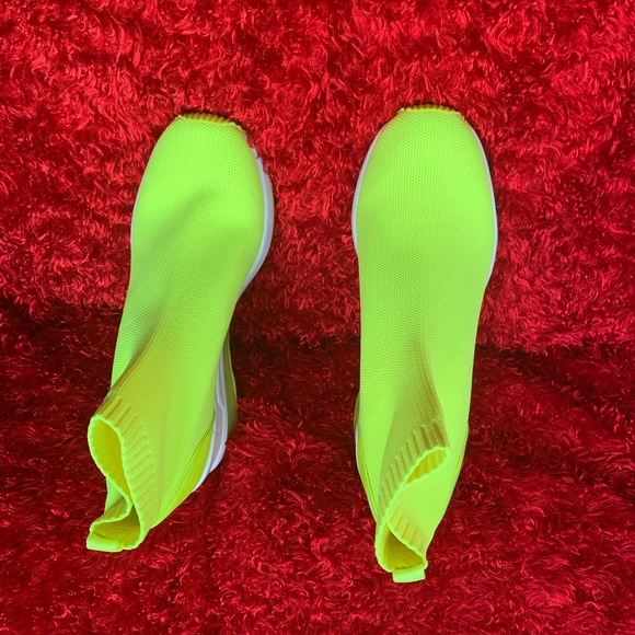 New: And Super Comfortable Michael Kors shoes for all occasions🌻 - Picture 5 of 8